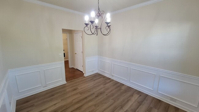 Building Photo - AVAILABLE NOW, $500 OFF FIRST FULL MONTH O...