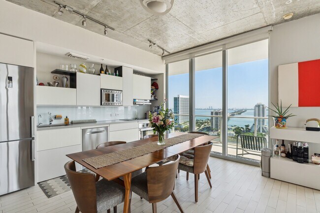 Foto del edificio - 3470 E Coast Ave