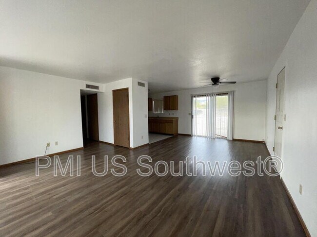 Building Photo - 2387 Alpine Dr