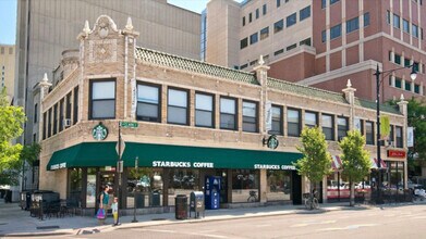 Building Photo - 2525 N Clark St