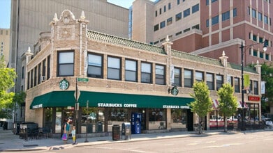 Building Photo - 2525 N Clark St