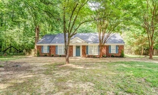 Building Photo - 4036 N Lake Forest Dr