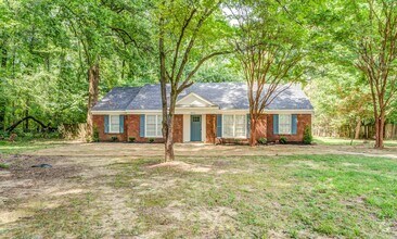 Building Photo - 4036 N Lake Forest Dr