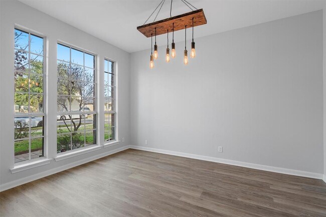 Building Photo - 113 Holmstrom St