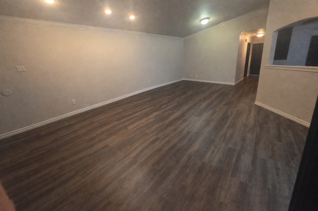 Building Photo - 4 bedroom 2 bathroom house! Housing accepted! MOVE-IN SPECIAL!