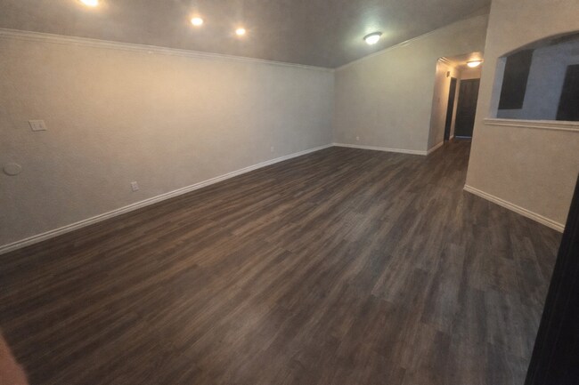 Foto del edificio - 4 bedroom 2 bathroom house! Housing accepted! MOVE-IN SPECIAL!