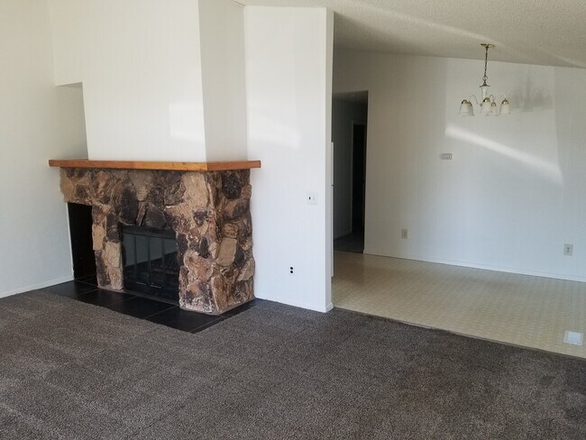 Building Photo - 310 Bolin St