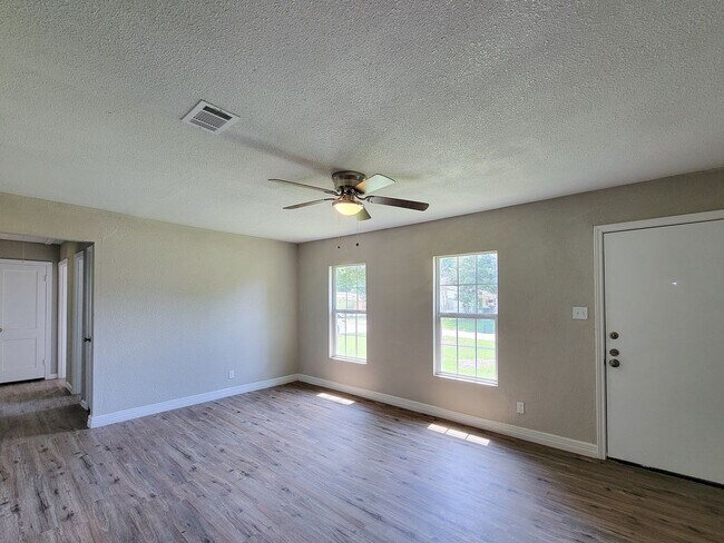 Photo - RECENTLY REMODELED 3 BEDROOM LEASE HOME