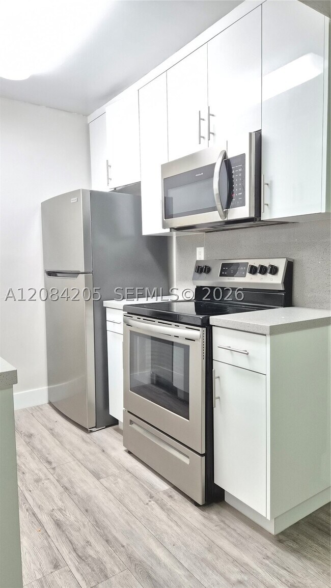 Foto del edificio - 7100 Fairway Dr