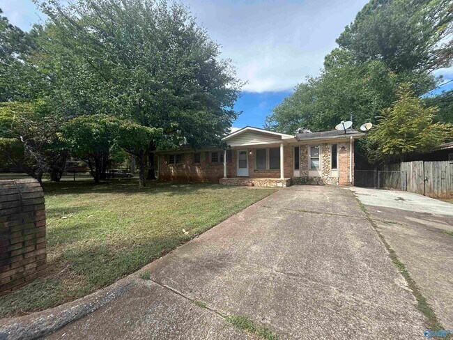 Foto del edificio - 4742 Bluehaven Dr NW