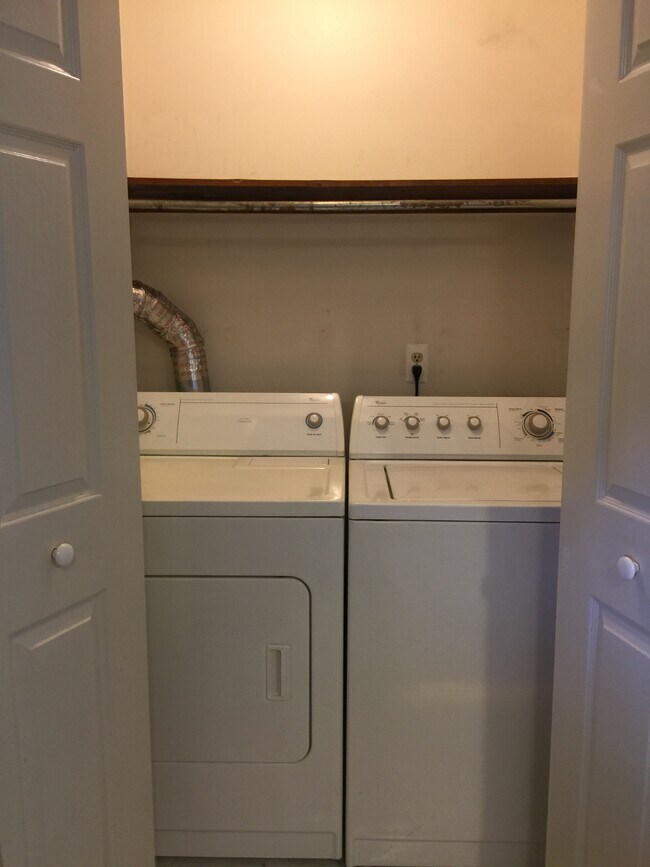 Laundry - 1939 Hoyt Ave