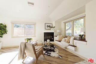 Foto del edificio - 272 N Chester Ave