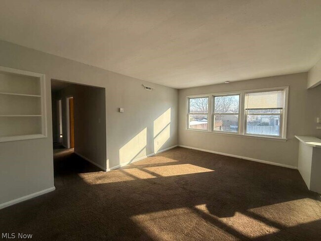 Foto del edificio - 2027 Warrensville Center Rd