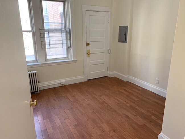 Foto del edificio - Very convenient location 1-bed Comm Ave.