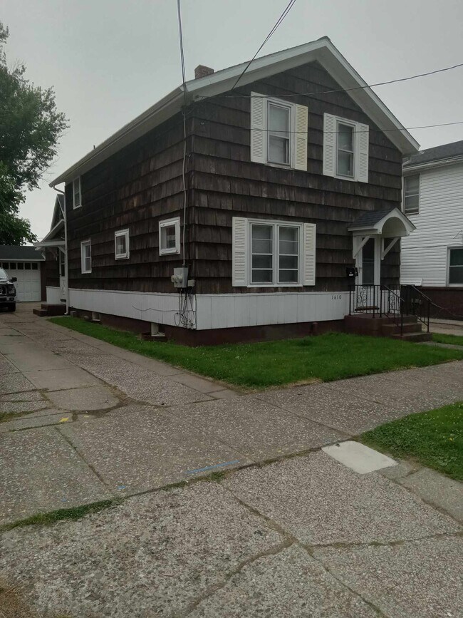 Building Photo - 1610 Poplar St