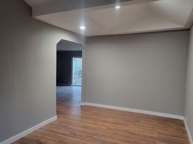 Building Photo - 1100 Vicki Ln