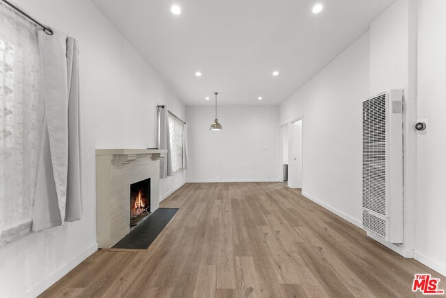 Foto del edificio - 33 Wavecrest Ave