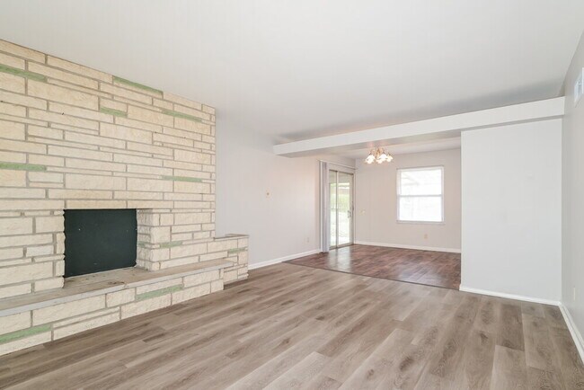 Foto del edificio - 2544 Netherton Dr