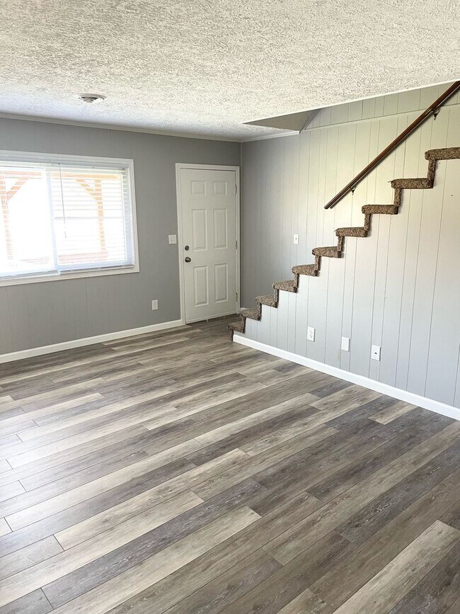 Building Photo - 2 Bdrm /1.5 Bath Townhome Church Hill, TN