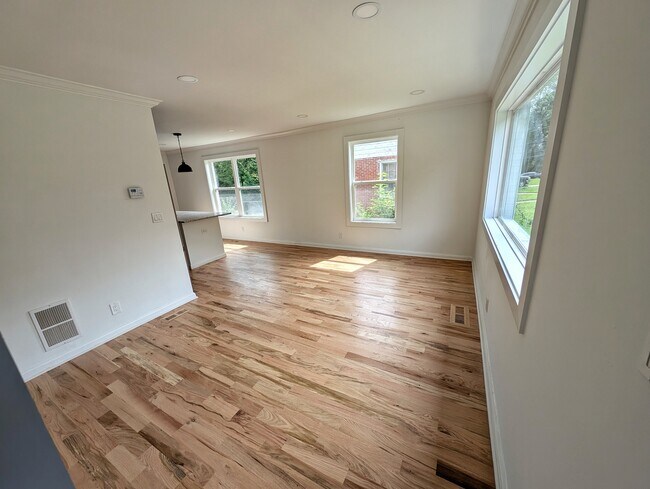 Building Photo - 1445 Adele Ave SW