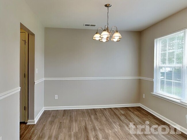 Foto del edificio - 703 Carly Court