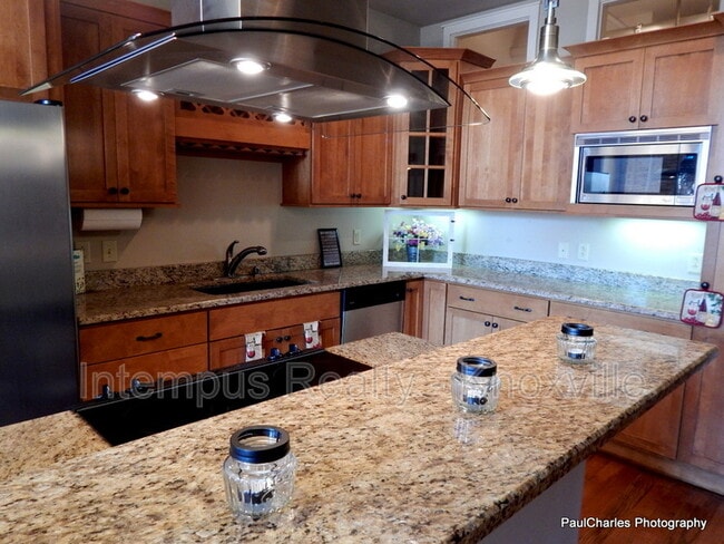 Foto del edificio - 402 S Gay St