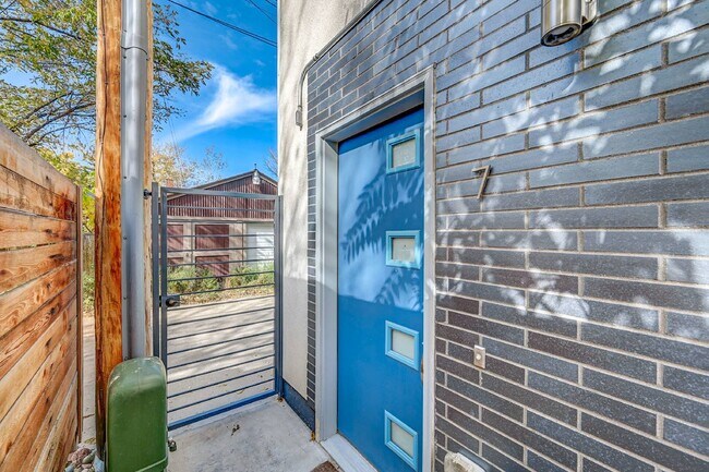 Foto del edificio - $3,495 = 2 Bed, 2 Bath Townhome in Denver ...