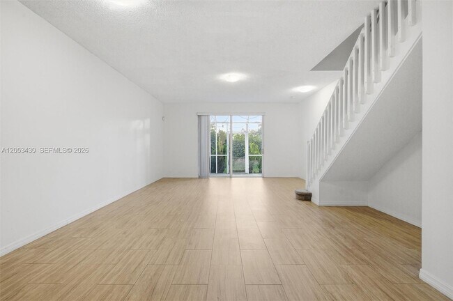Building Photo - 2066 Madeira Dr