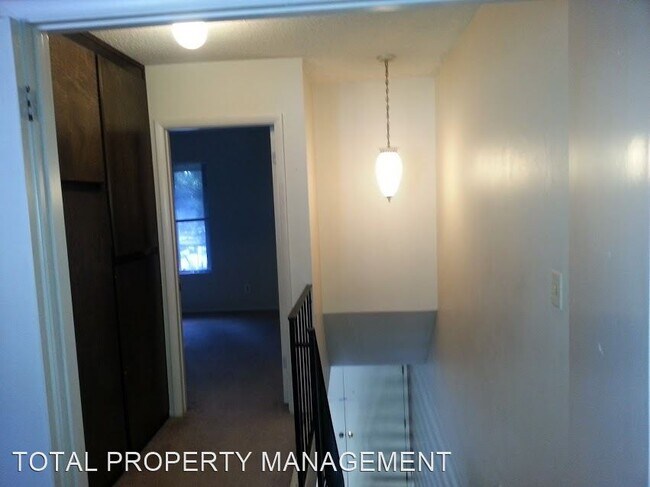 Building Photo - 2 br, 1 bath House - 5931 Bromley Ave