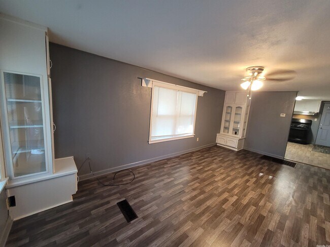Building Photo - 210 Reyburn Rd