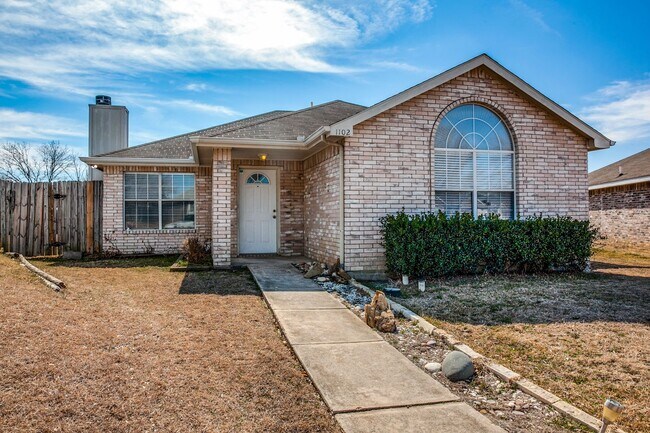 Foto del edificio - Cozy 3BR Home with Spacious Backyard in Ar...