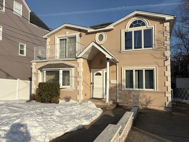 Building Photo - 839 W Fingerboard Rd