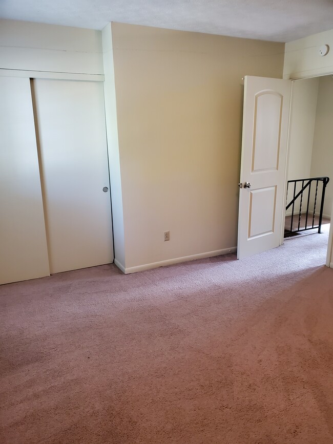 Master bedroom - Vanover Village Townhouses