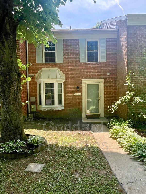 Primary Photo - 10 Hamlet Dr
