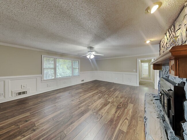 Building Photo - 6307 Shallowford Way