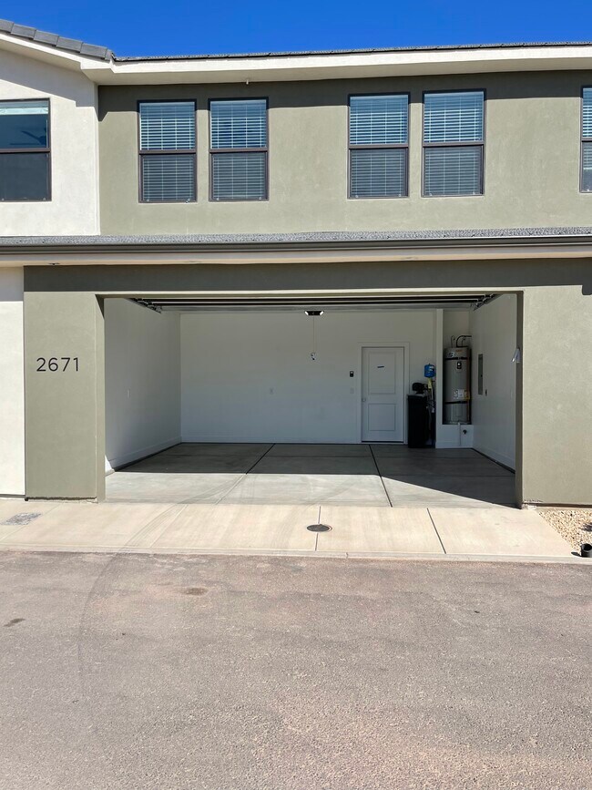 Building Photo - 2671 E Wake Forest Ln