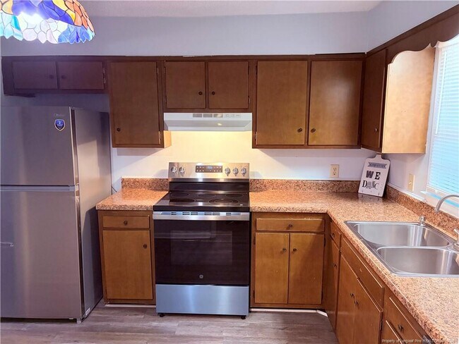 Foto del edificio - 559 Winding Creek Rd