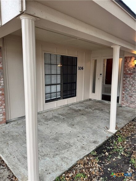 Building Photo - 106 Sagemont Ave