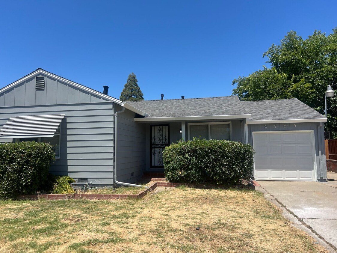 Primary Photo - 2257 Fruitridge Rd