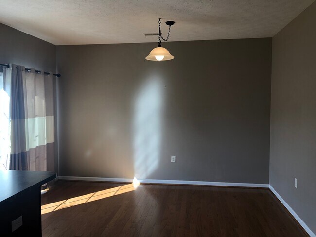 Building Photo - Townhouse for Rent in Mount Crawford
