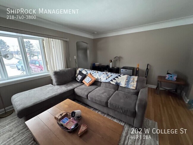 Foto del edificio - 202 W College St