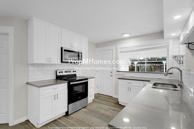 Foto del edificio - Updated Three Bedrom Home in Brentwood-Darlington!