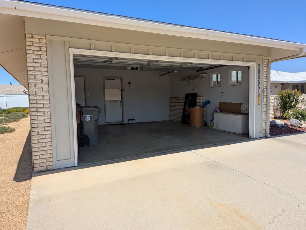 Foto del edificio - 28055 Grosse Point Dr
