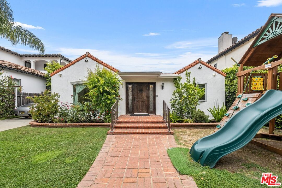Foto principal - 152 S Swall Dr