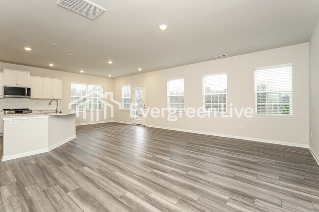 Building Photo - 5603 Hydrangea St