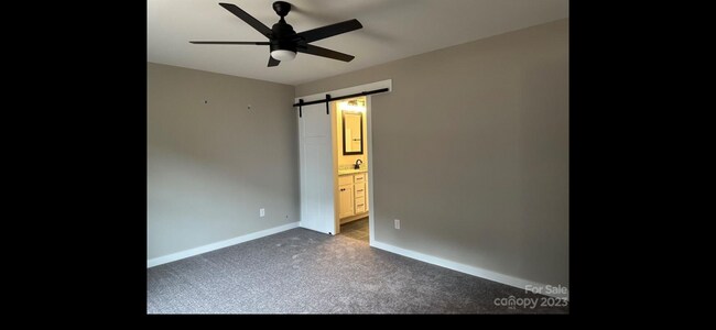 Foto del edificio - 923 Newfound Rd