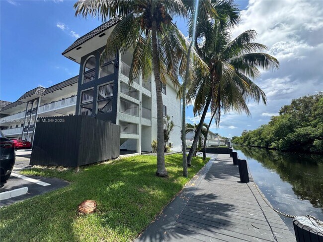Foto del edificio - 1400 NE 56th St