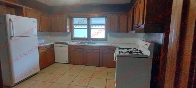 Building Photo - 204 Magnolia St