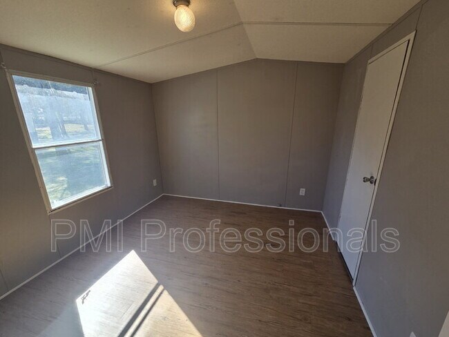 Foto del edificio - 929 Cranor Rd