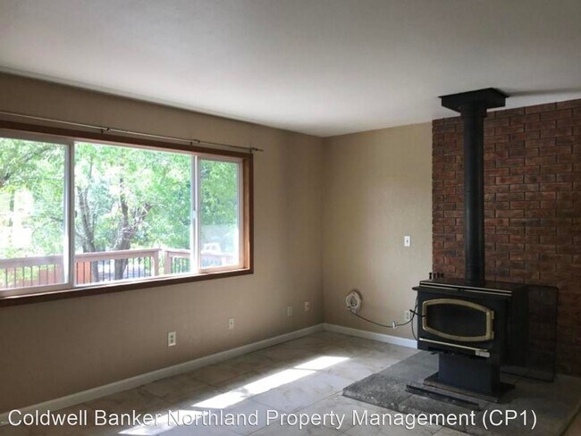 Building Photo - 3 br, 2 bath House - 6100 N Dodge Ave